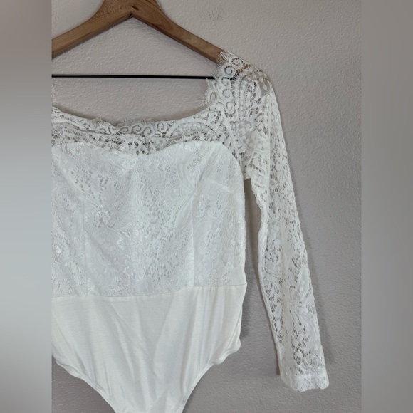 Revolve x Superdown Rivka Lace Off The Shoulder Bodysuit size Medium $68 - Picture 10 of 16
